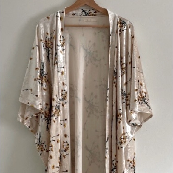 Anthropologie Velvet Floral Kimono - Picture 5 of 8